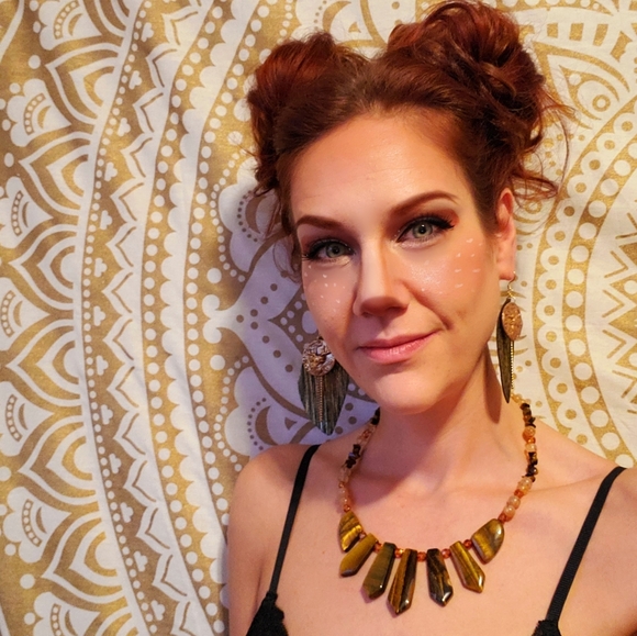 Tanath's closet - Picture 1 of 2